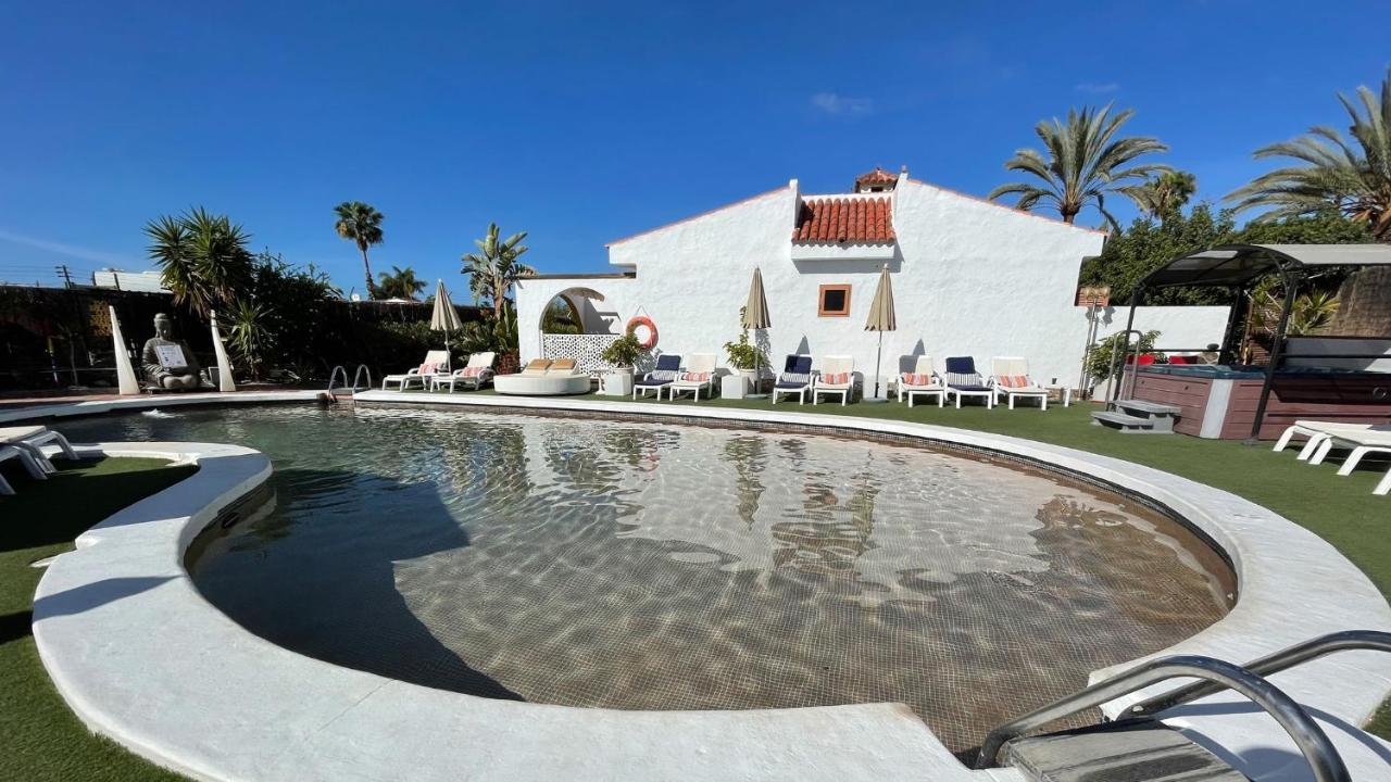 Rainbow Golf Bungalows, Gay Men-only Parc de vacances